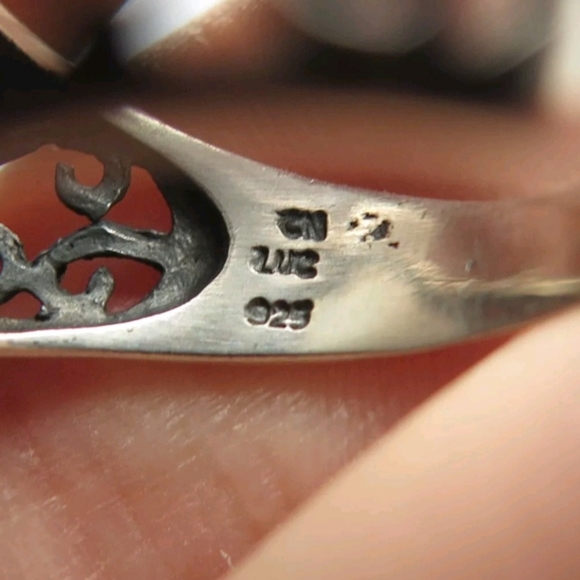 Vtg. LUC (Lucas LaMeth) 925 Silver and Genuine Quartz Ring, size 7.5, wt. 8.6 g - Picture 7 of 8